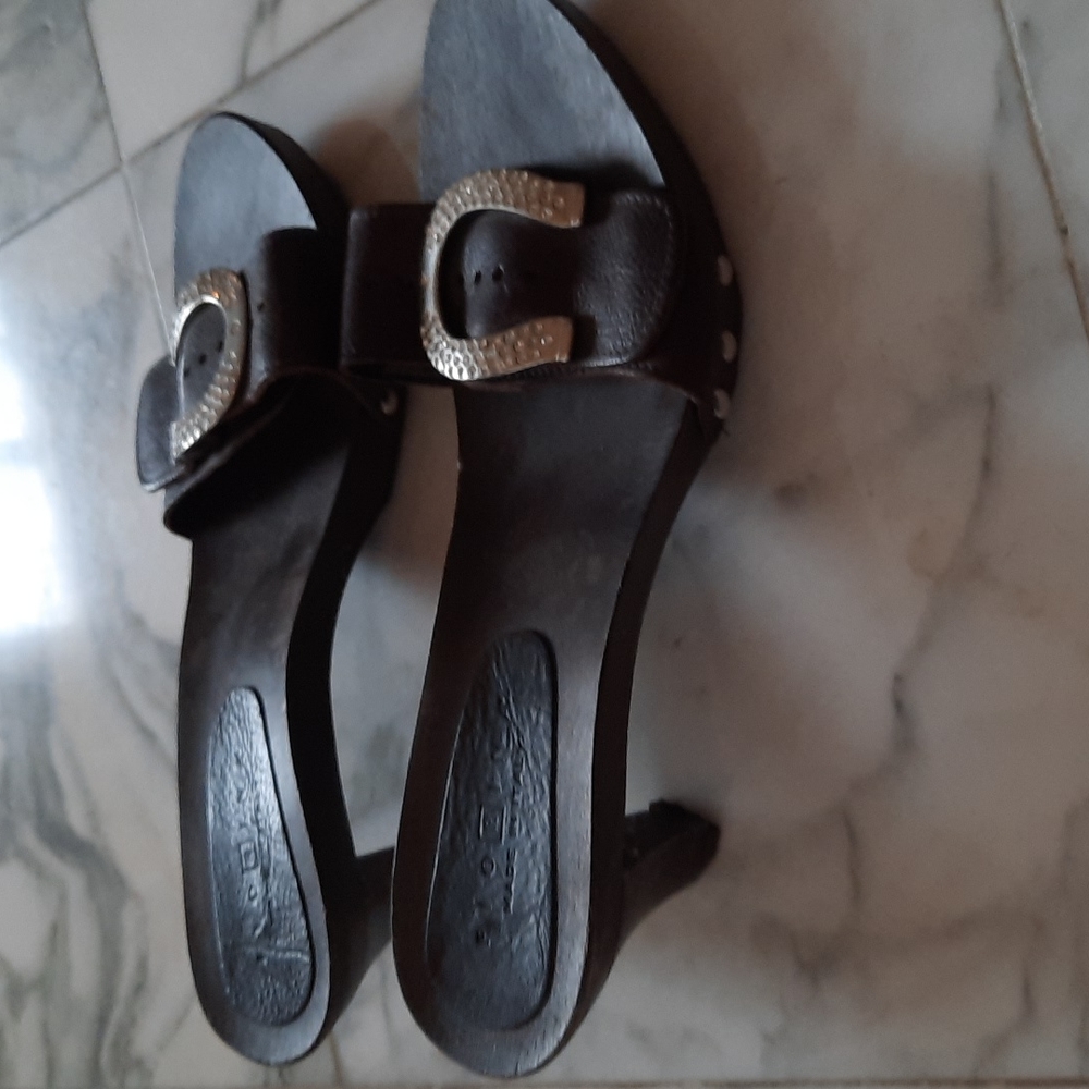 Sandals - Picture 3 of 4